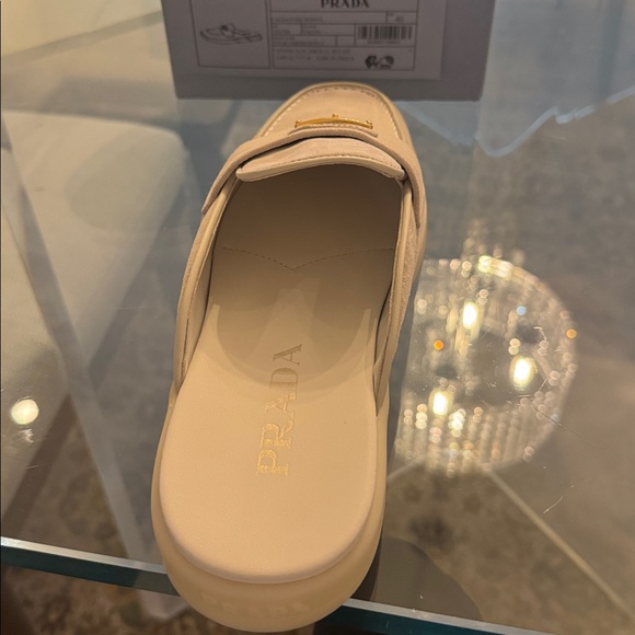 Prada womens Slip-On Loafers. Calzature Donna - Picture 3 of 6
